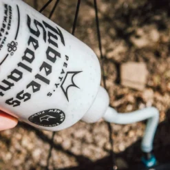 Peaty´s Tubeless Sealant 1 L -Shiman Bicycle Shop 66914 peatys tubeless sealant 1l