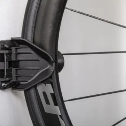 Hiplok Jaw -Shiman Bicycle Shop 67336 force drzak kola na zed za predni kolo cerny